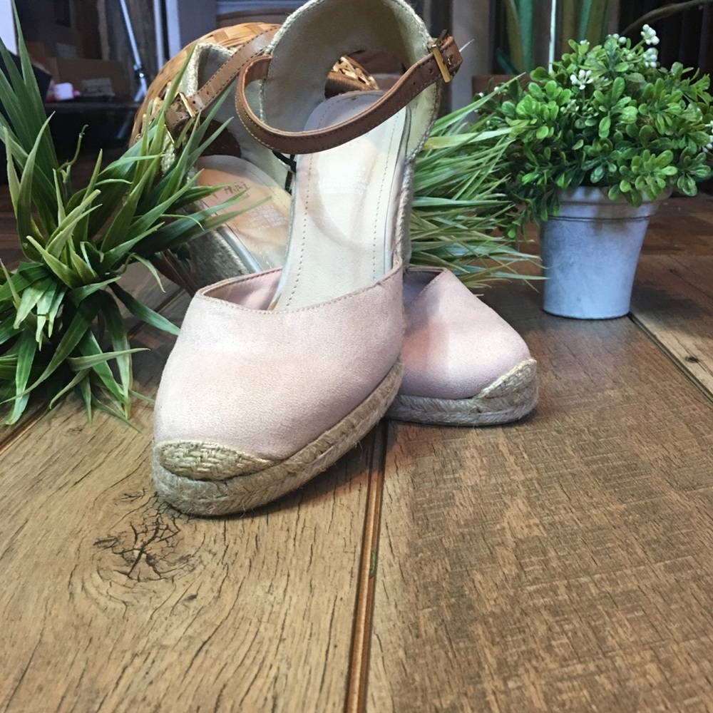 Pink ESPADRILLES.